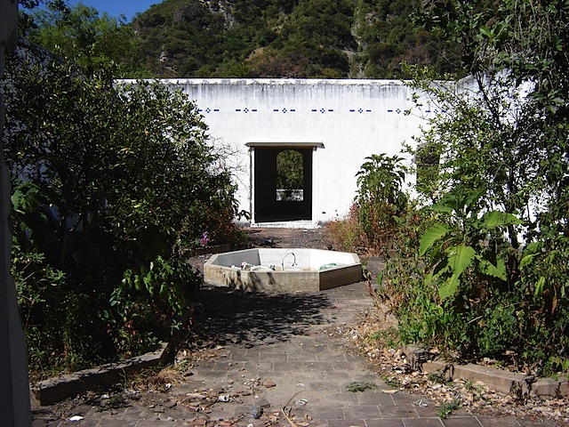 Cent courtyard from second house